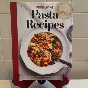 📚Pasta Recipes Hardcover Cookbook - By Food And Wine in excellent condition